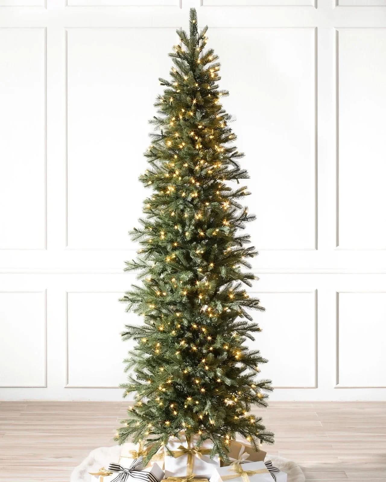 Árvore de Natal Cathedral Fir Slim com Galhos Articulados, Suporte Metálico e Micro LEDs Embutidos